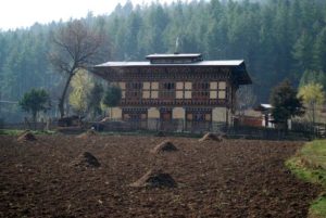 Bhutanese farmhouse. Bhutan cultural tour, 2 days trek in bumthang, Bumthang cultural trek.